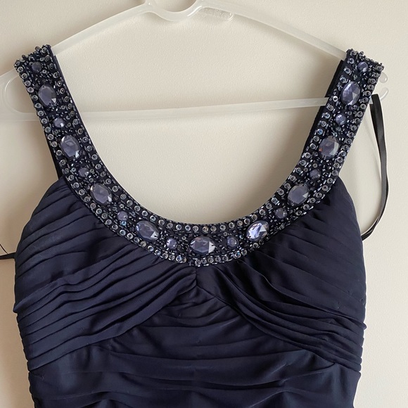 Xscape Dress - Picture 2 of 5